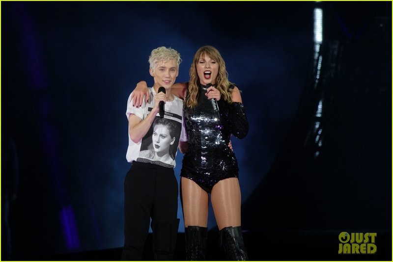 Taylor Swift — May 19 - Pasadena, California — photo 43