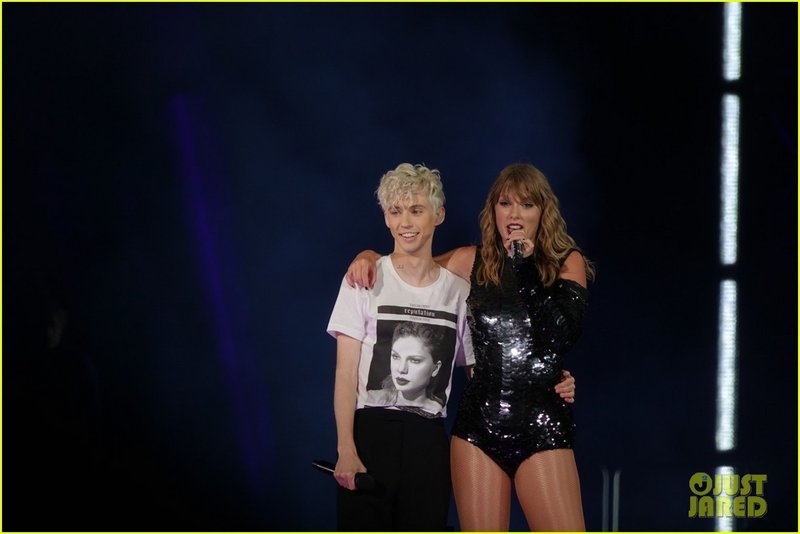 Taylor Swift — May 19 - Pasadena, California — photo 45