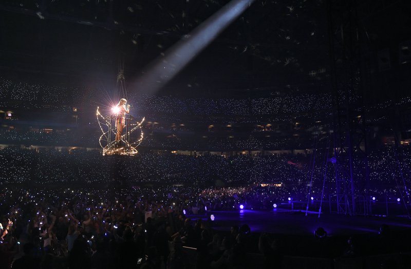 Taylor Swift — May 8 - Glendale, Arizona — photo 12