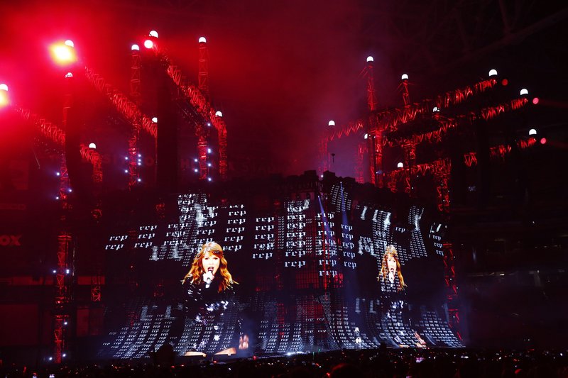 Taylor Swift — May 8 - Glendale, Arizona — photo 23