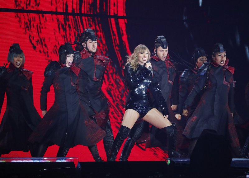 Taylor Swift — May 8 - Glendale, Arizona — photo 25