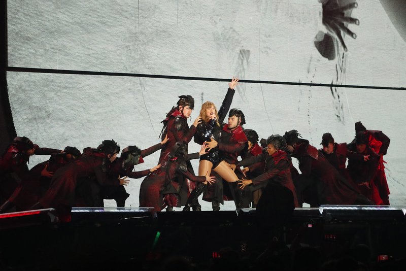 Taylor Swift — May 8 - Glendale, Arizona — photo 26