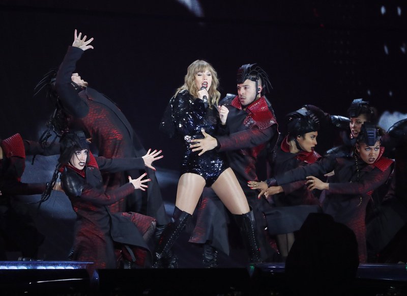 Taylor Swift — May 8 - Glendale, Arizona — photo 27