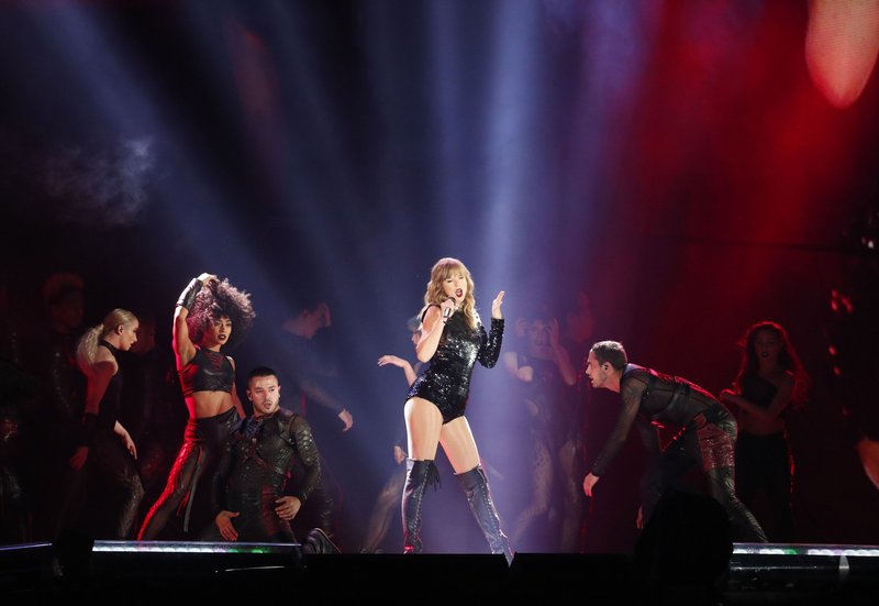 Taylor Swift — May 8 - Glendale, Arizona — photo 30