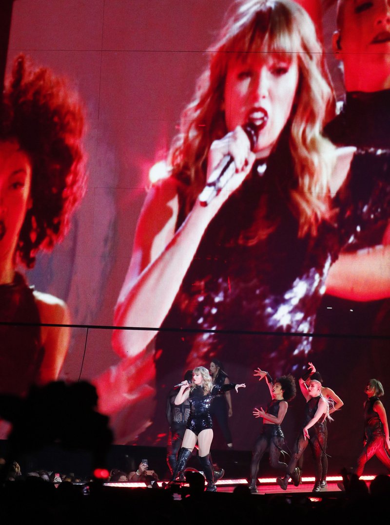 Taylor Swift — May 8 - Glendale, Arizona — photo 33