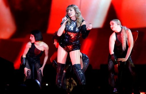 Taylor Swift — May 8 - Glendale, Arizona — photo 57