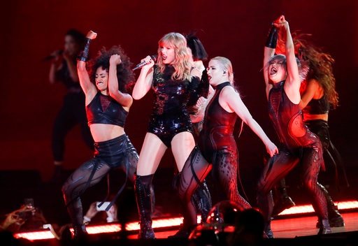 Taylor Swift — May 8 - Glendale, Arizona — photo 59