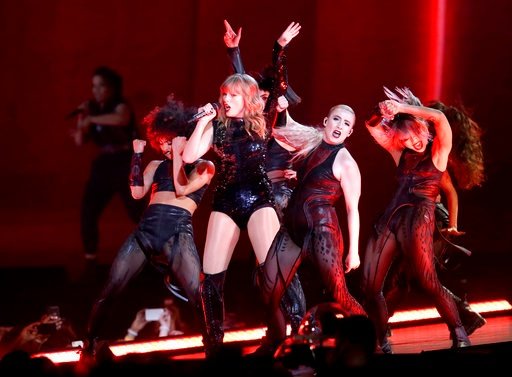 Taylor Swift — May 8 - Glendale, Arizona — photo 60