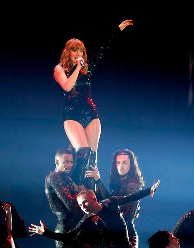 Taylor Swift — May 8 - Glendale, Arizona — photo 61