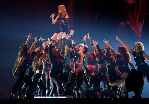 Taylor Swift — May 8 - Glendale, Arizona — photo 62