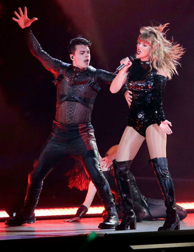 Taylor Swift — May 8 - Glendale, Arizona — photo 97