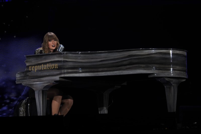Taylor Swift — May 8 - Glendale, Arizona — photo 129