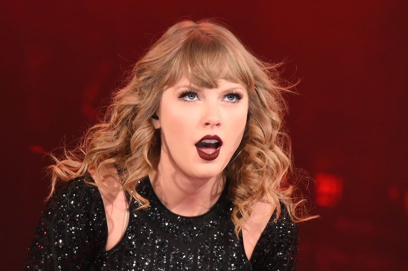 Taylor Swift — November 20 - Tokyo, Japan — photo 2