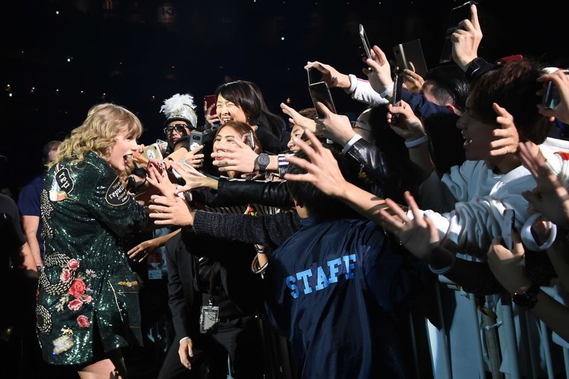 Taylor Swift — November 20 - Tokyo, Japan — photo 7