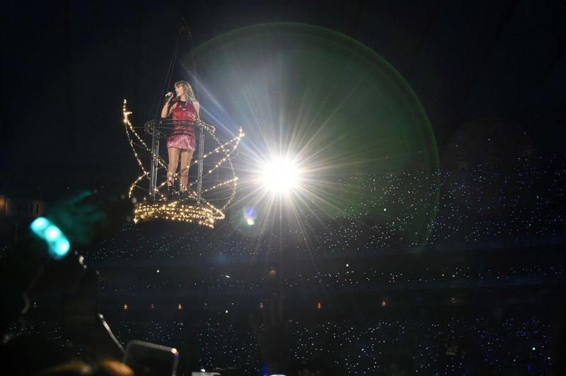 Taylor Swift — November 20 - Tokyo, Japan — photo 9