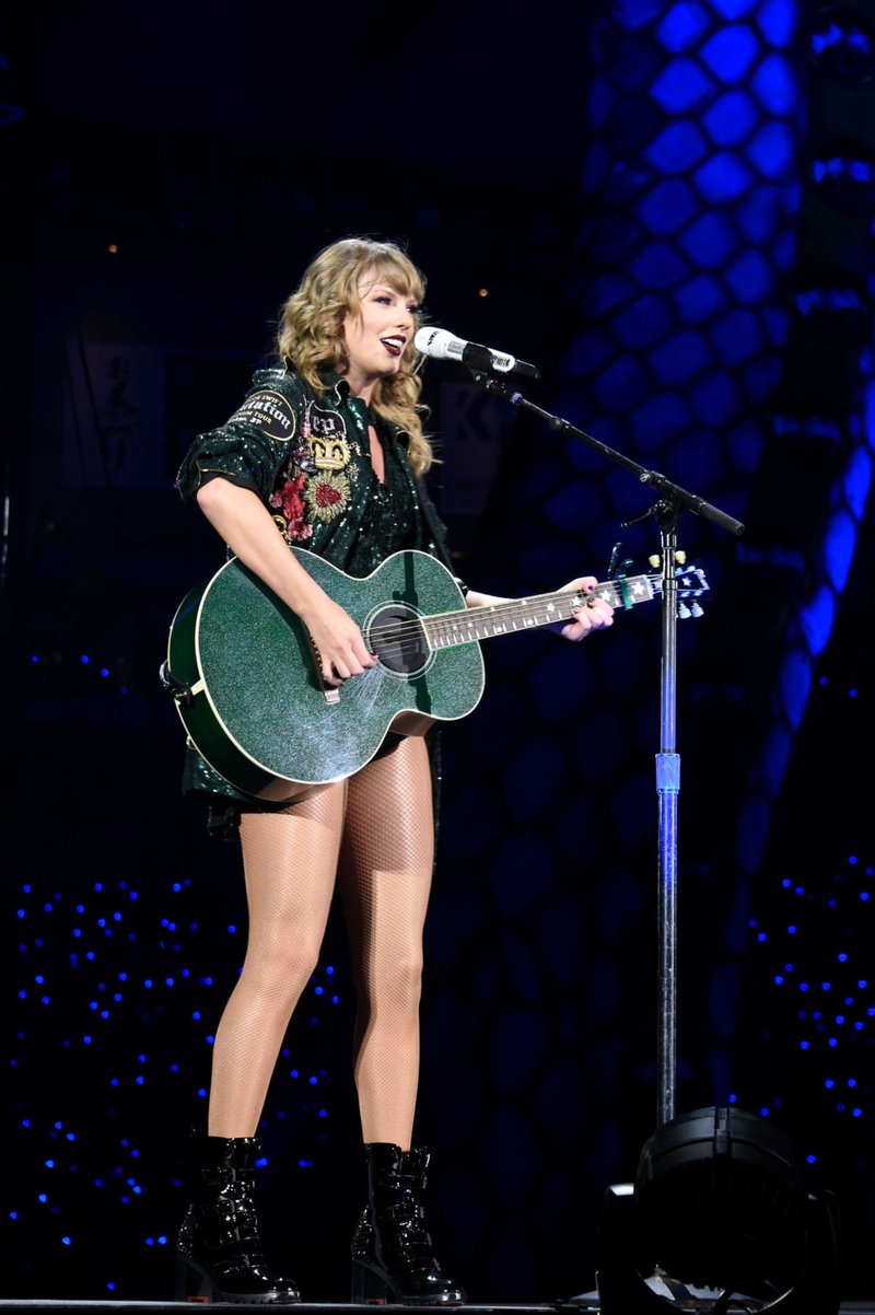 Taylor Swift — November 20 - Tokyo, Japan — photo 11