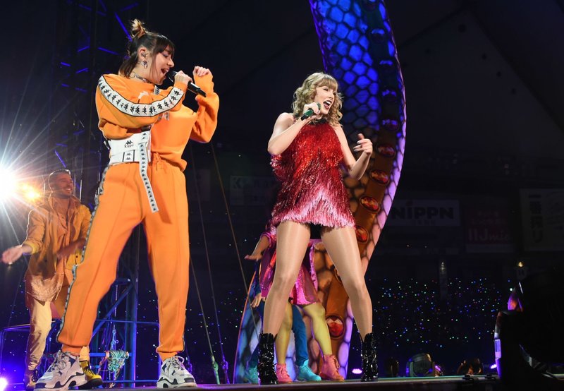 Taylor Swift — November 20 - Tokyo, Japan — photo 12