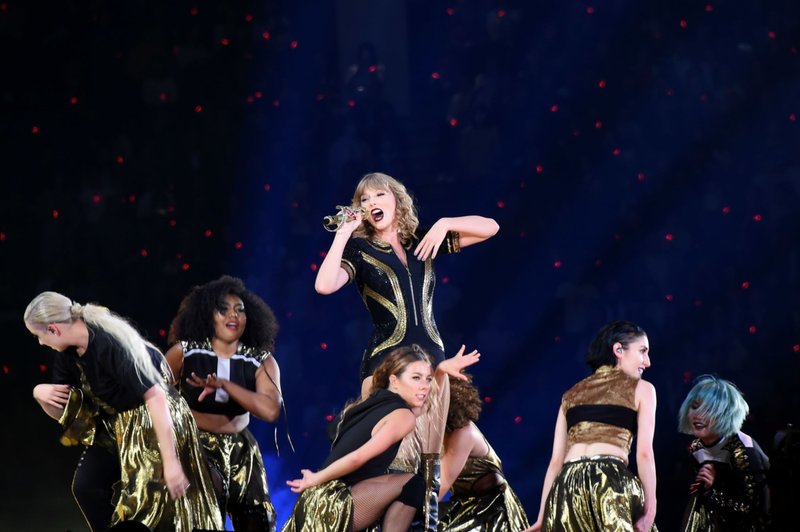 Taylor Swift — November 20 - Tokyo, Japan — photo 14