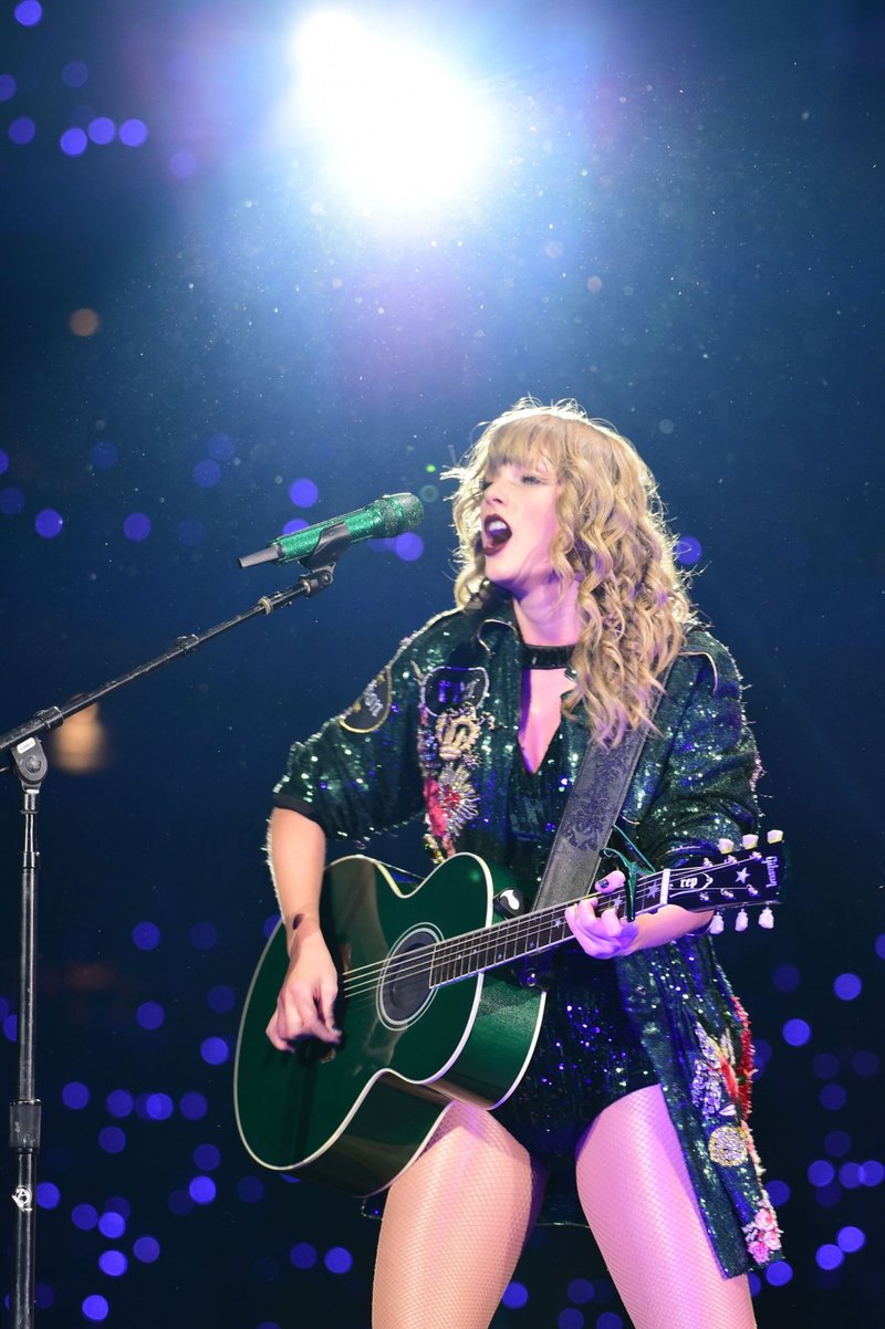 Taylor Swift — November 20 - Tokyo, Japan — photo 17