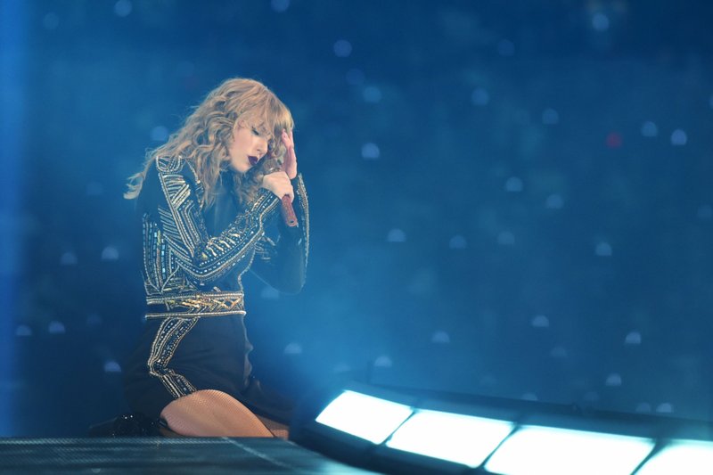 Taylor Swift — November 20 - Tokyo, Japan — photo 18