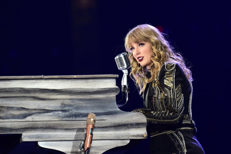 Taylor Swift — November 20 - Tokyo, Japan — photo 20