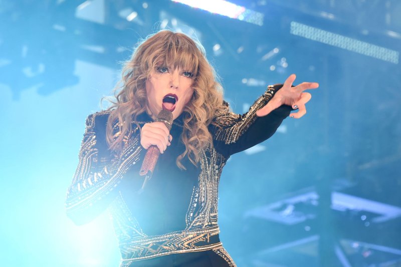 Taylor Swift — November 20 - Tokyo, Japan — photo 22