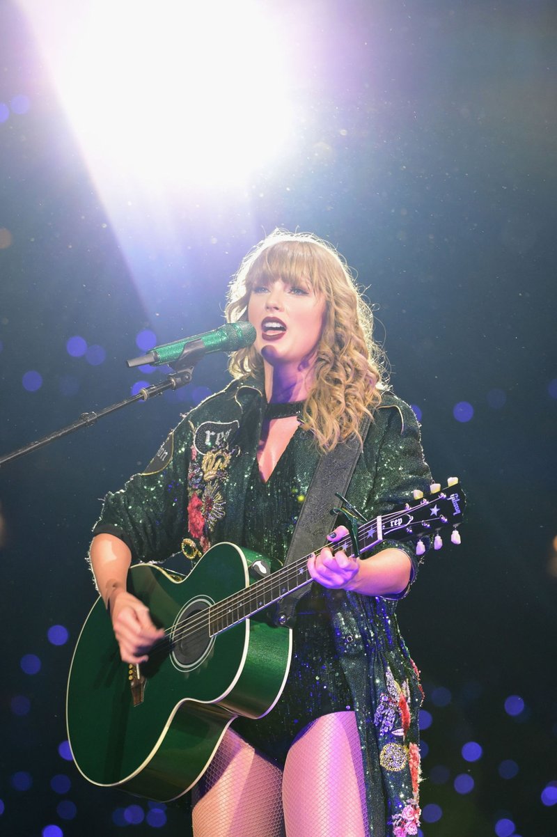 Taylor Swift — November 20 - Tokyo, Japan — photo 24