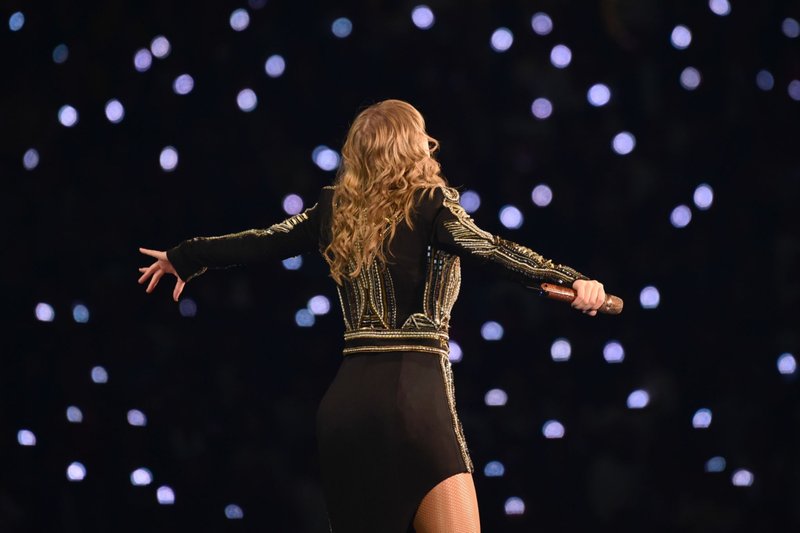 Taylor Swift — November 20 - Tokyo, Japan — photo 26