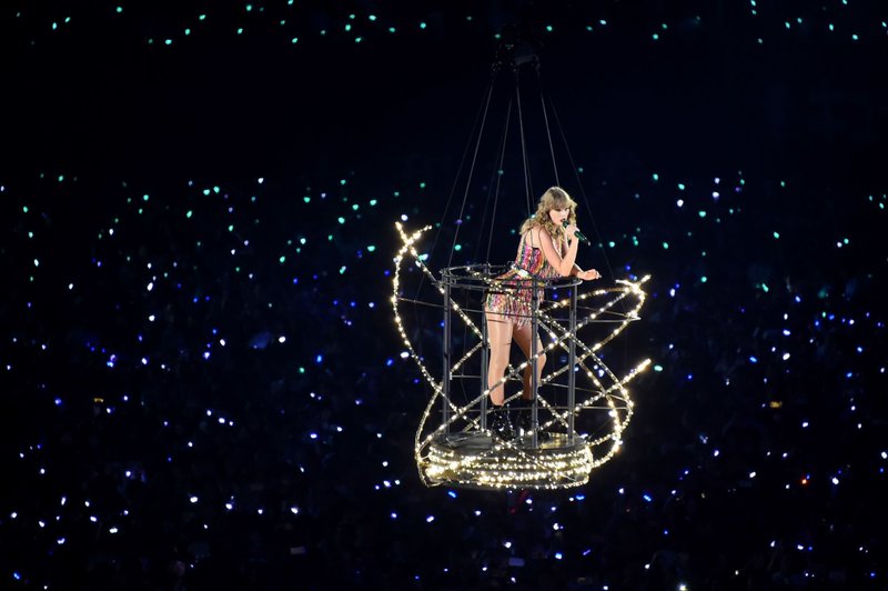 Taylor Swift — November 21 - Tokyo, Japan — photo 4