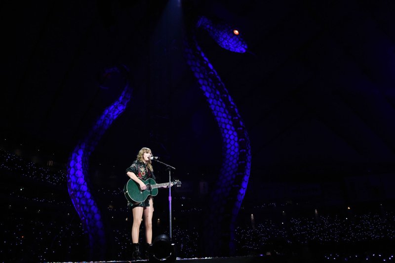 Taylor Swift — November 21 - Tokyo, Japan — photo 7