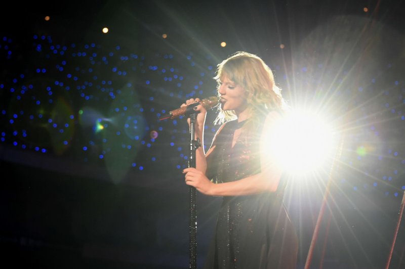 Taylor Swift — November 21 - Tokyo, Japan — photo 12