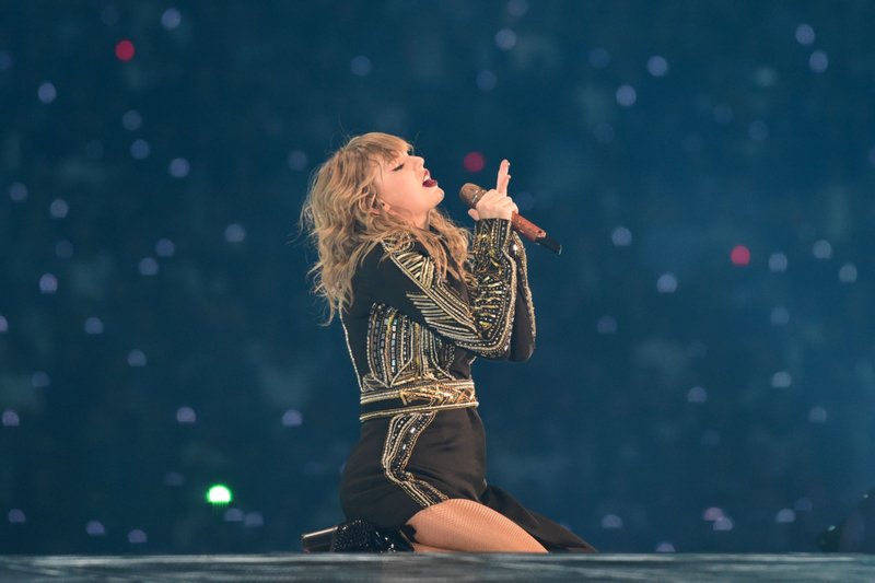 Taylor Swift — November 21 - Tokyo, Japan — photo 13