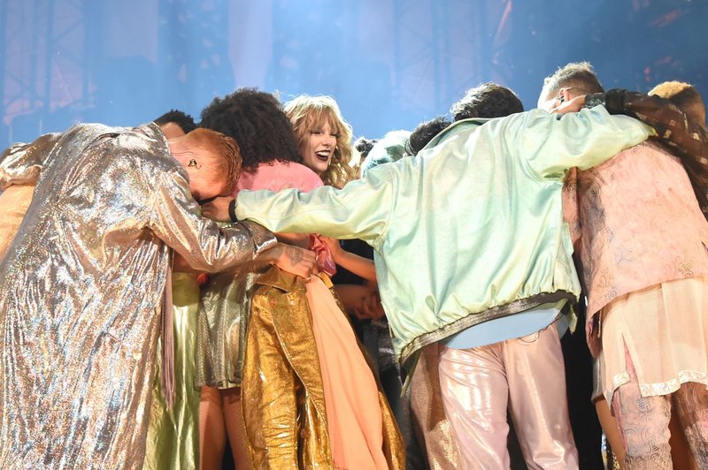 Taylor Swift — November 21 - Tokyo, Japan — photo 22