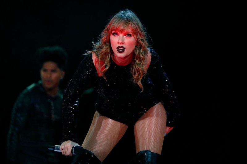 Taylor Swift — November 6 - Brisbane, Australia — photo 4