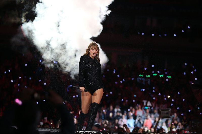 Taylor Swift — November 9 - Auckland, New Zealand — photo 2
