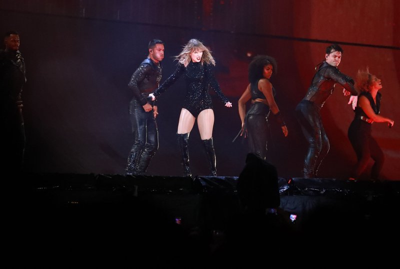 Taylor Swift — November 9 - Auckland, New Zealand — photo 92
