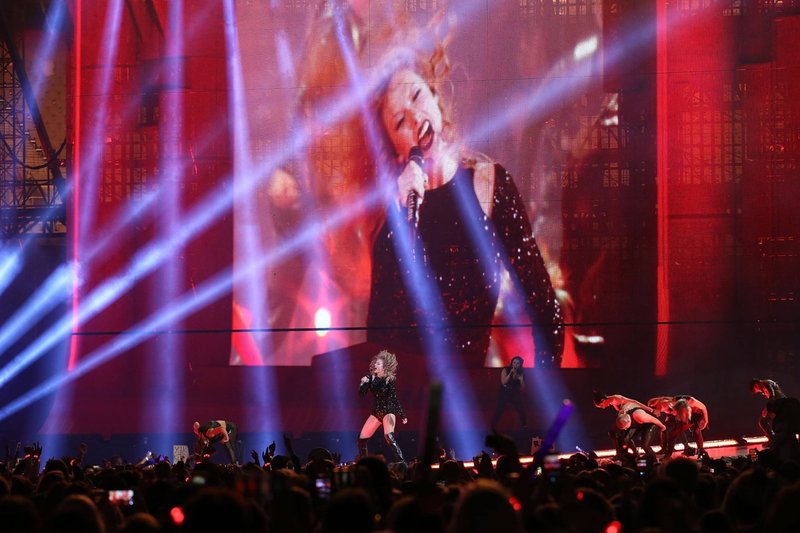 Taylor Swift — October 19 - Perth, Australia — photo 3