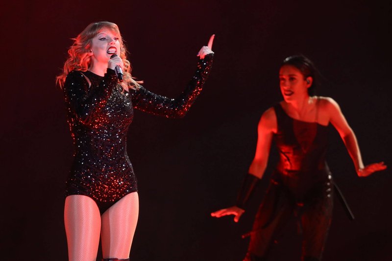 Taylor Swift — October 19 - Perth, Australia — photo 5