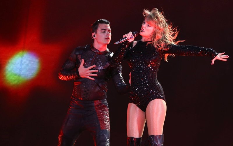 Taylor Swift — October 19 - Perth, Australia — photo 7
