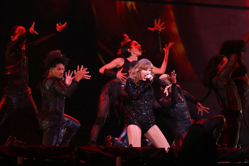 Taylor Swift — October 19 - Perth, Australia — photo 8