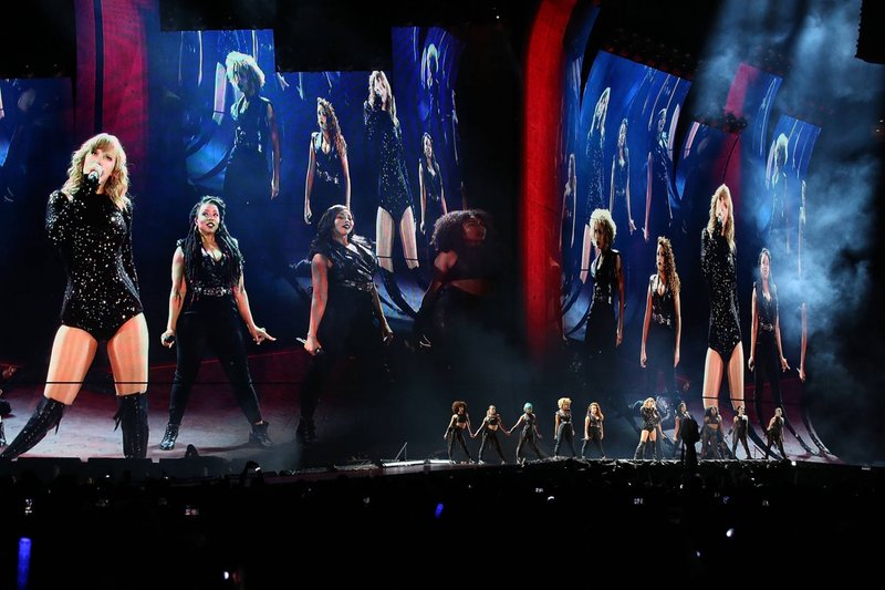 Taylor Swift — October 19 - Perth, Australia — photo 9
