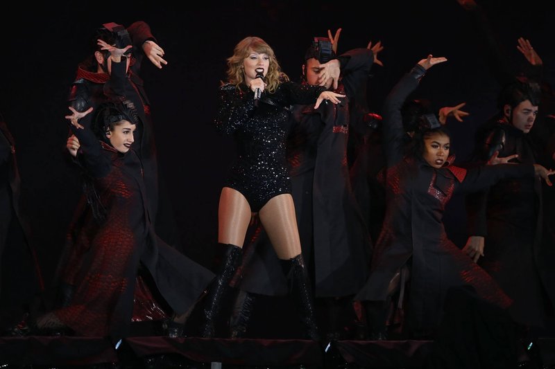 Taylor Swift — October 19 - Perth, Australia — photo 15