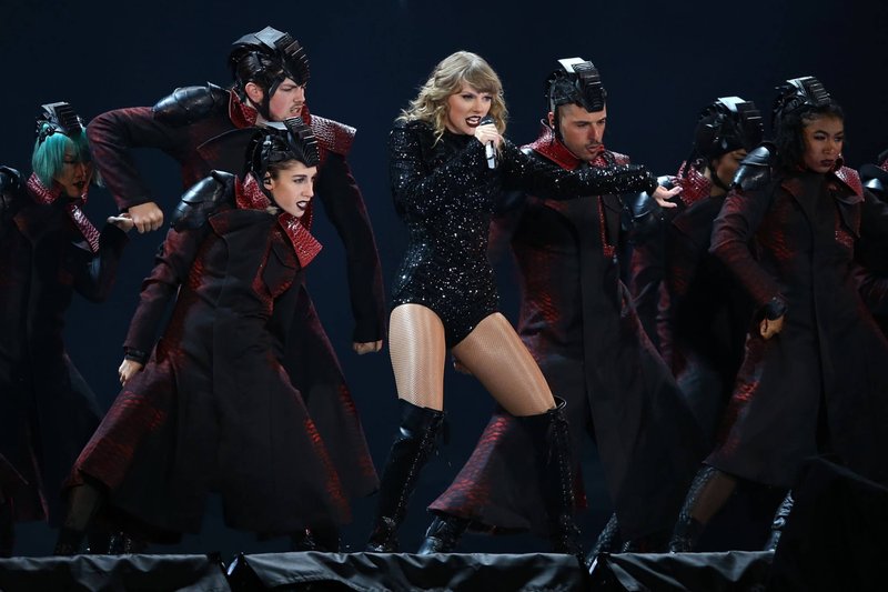 Taylor Swift — October 19 - Perth, Australia — photo 16