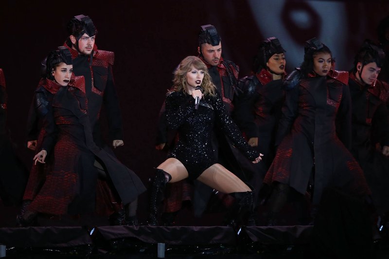 Taylor Swift — October 19 - Perth, Australia — photo 18
