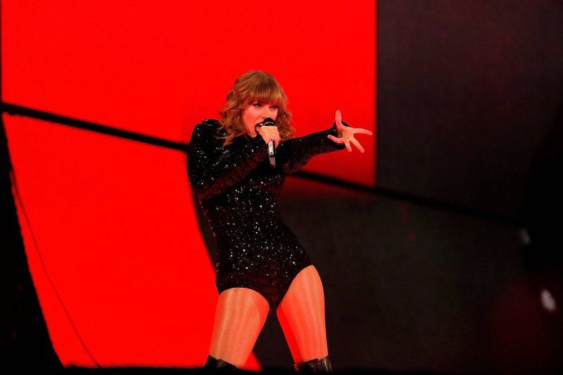 Taylor Swift — October 19 - Perth, Australia — photo 20