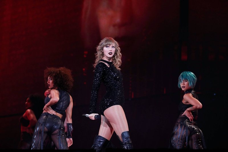 Taylor Swift — October 19 - Perth, Australia — photo 21