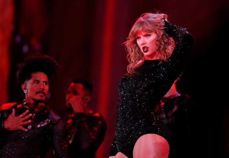 Taylor Swift — October 19 - Perth, Australia — photo 22