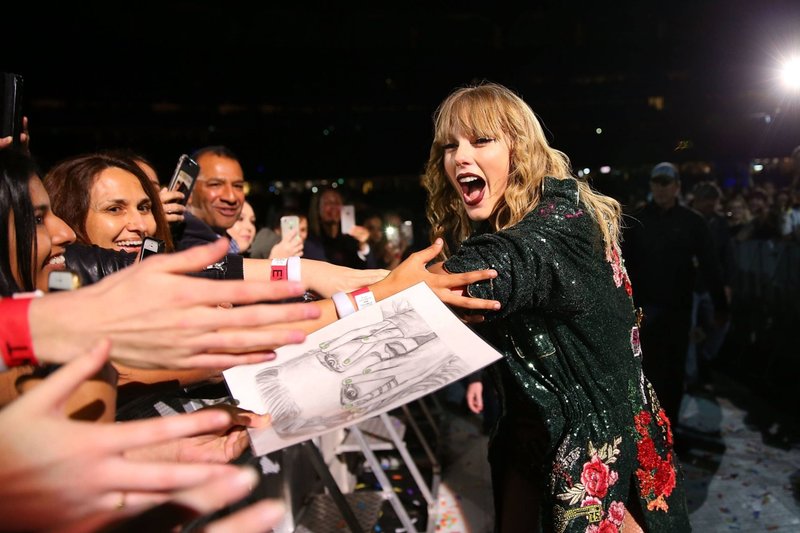 Taylor Swift — October 19 - Perth, Australia — photo 31