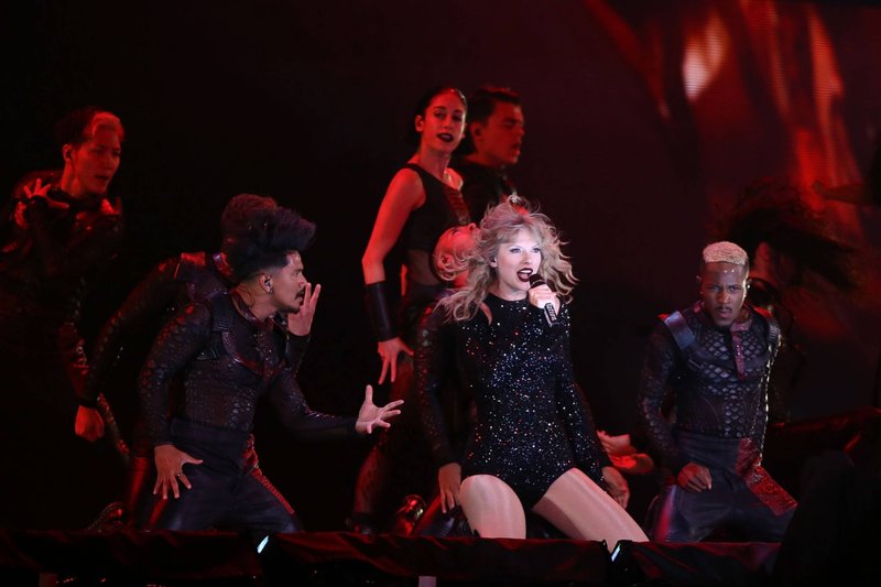 Taylor Swift — October 19 - Perth, Australia — photo 34