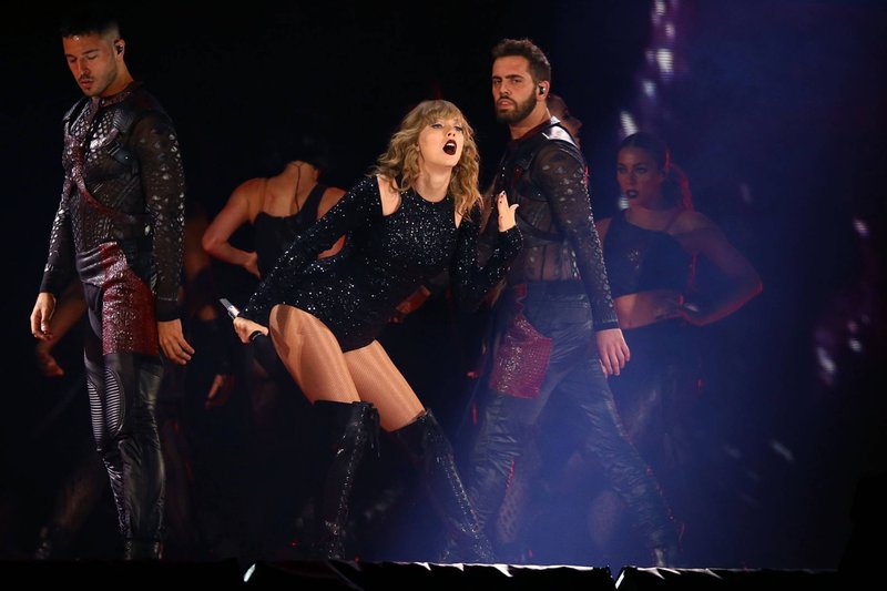 Taylor Swift — October 19 - Perth, Australia — photo 35